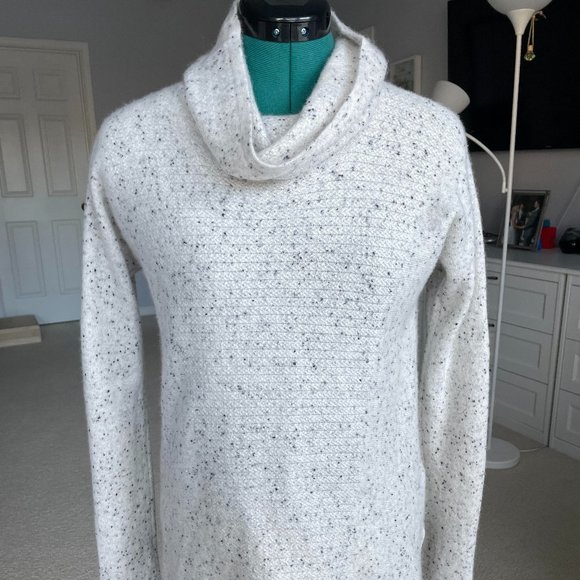 Cynthia Rowley 2 Ply Cashmere Sweater Size Medium - Picture 1 of 4